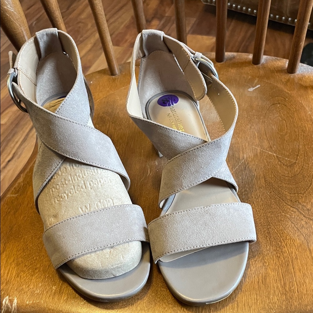 Naturalizer Women's Taupe Strappy Sandals With Heel. Good Condition. Size 8.5M. - Picture 2 of 9